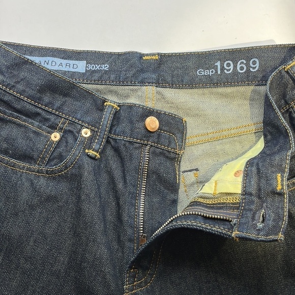 GAP Standard Straight Leg Size 30 x 32 - Picture 16 of 16